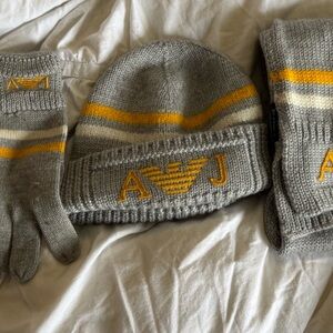 Armani jr set scarf gloves hat used